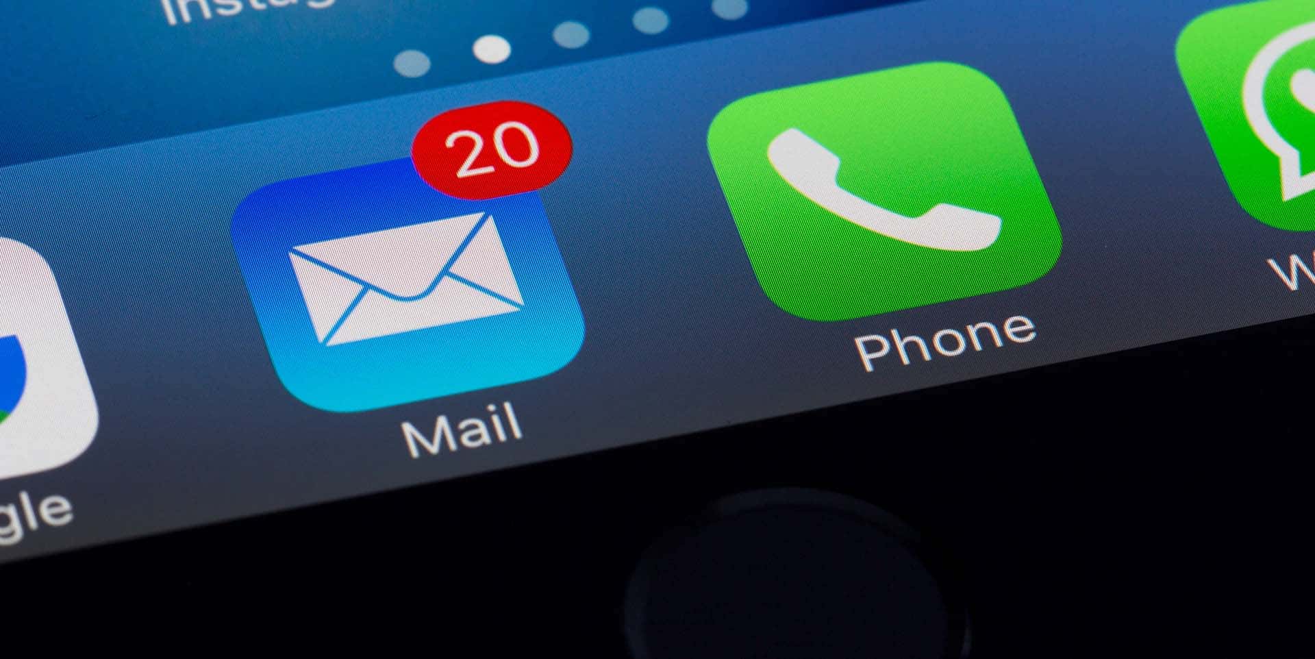 app di posta con notifica di messaggi in arrivo: attenzione alle email di phishing